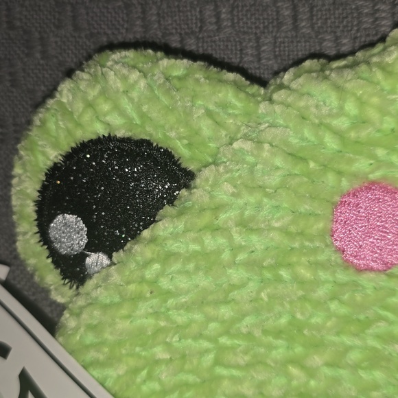 2 piece Kids Frog Winter Hat and Gloves! Unisex. - Picture 4 of 8